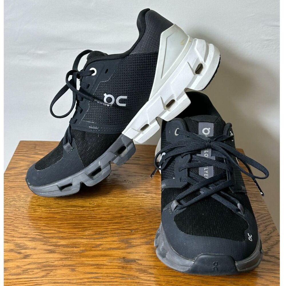 Womens 8 Cloudflyer 4 ON Run Cloud Shoes Walk Lace Athletic Gym Black White